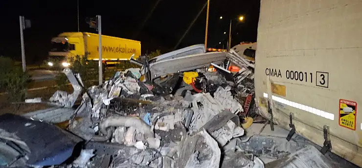 Otoyolda feci kaza! Ölü ve çok sayıda yaralı var