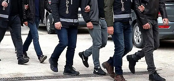 Polis memuruna taşlı saldırı! 7 kişi gözaltına alındı