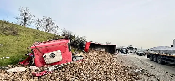 Şeker pancarı yüklü TIR'ın çarptığı hafif ticari aracın sürücüsünden acı haber