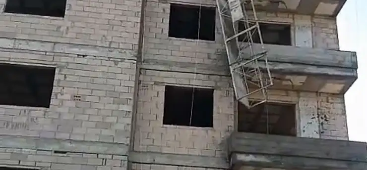 Sıva yaparken iskeleden düşen iki kardeşten biri hayatını kaybetti