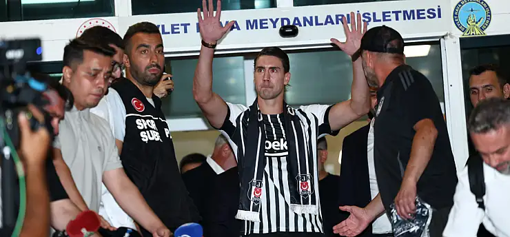 Taraftardan coşkulu karşılama: Sırp golcü, Kartal için geldi.