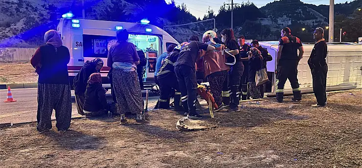Tarım işçilerini taşıyan minibüs devrildi: Çok sayıda yaralı var!