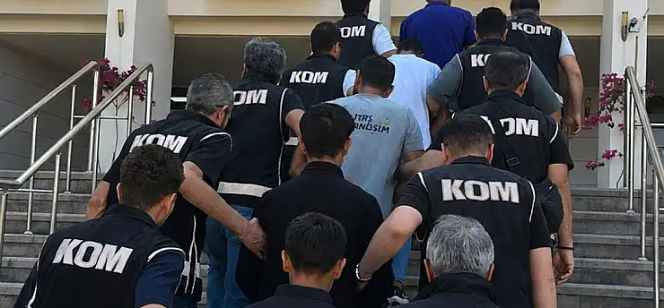 Telefonla tehdit edip korku salıyorlardı: Ekipleri operasyonla çökertti!