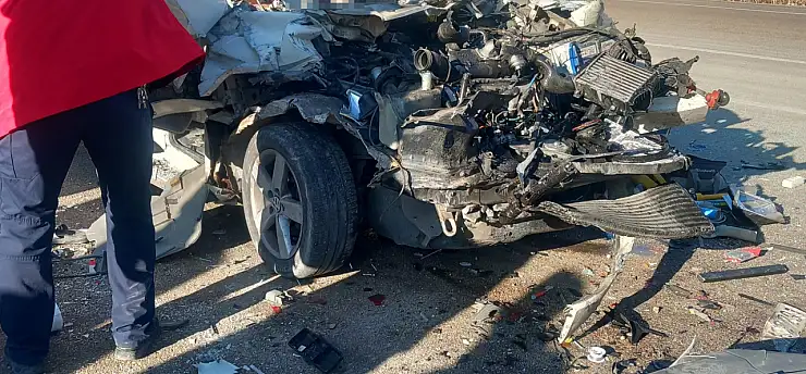 TIR ile minibüs çarpıştı: Kazada 3 kişi feci şekilde can verdi