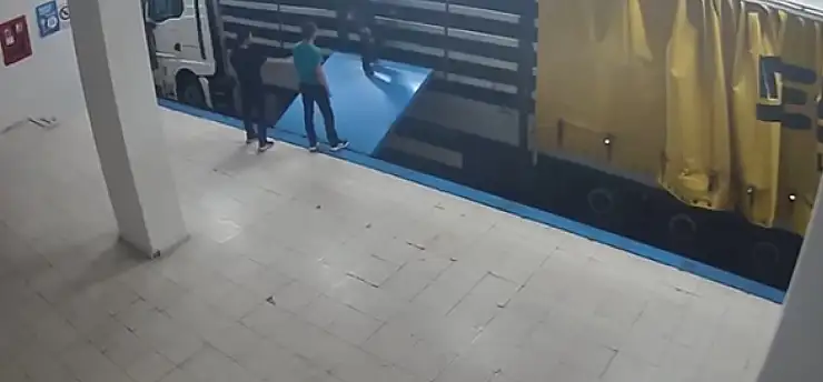 TIR'ın gizli bölmesine saklandı! Suç örgütü üyesinin kaçış planı sınırda bitti