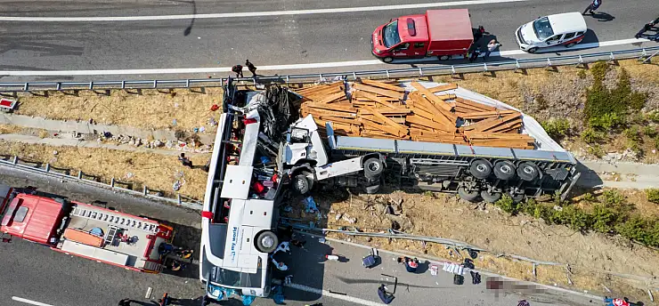 Tur otobüsü kazasında ölü sayısı 12'ye yükseldi! Zülfiye Arıca hayatını kaybetti