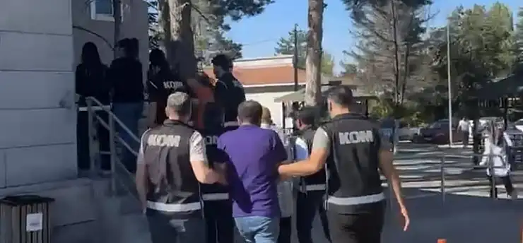 Üç ilde 'devlet memuru yapma' vaadiyle dolandırıcılık: 4 şüpheli tutuklandı