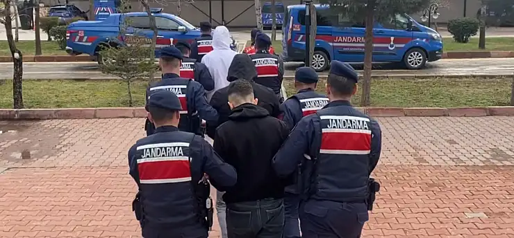 Uyuşturucuya şafak darbesi: 6 adrese baskın, 5 tutuklama