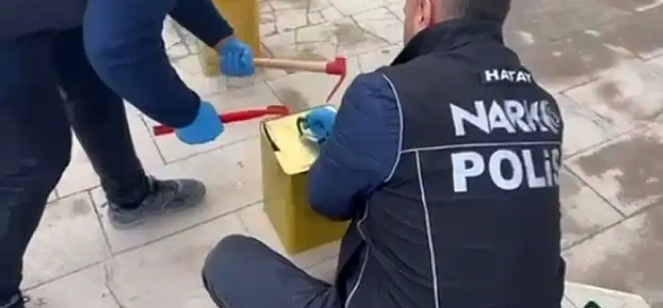 Uyuşturucuyu gizledikleri yer 'pes' dedirtti: 2 tutuklama