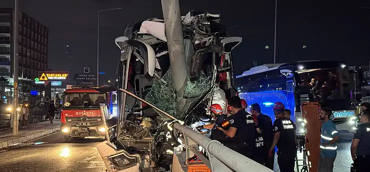 Yolcu otobüsü alt geçit duvarına çarptı: 11 yaralı