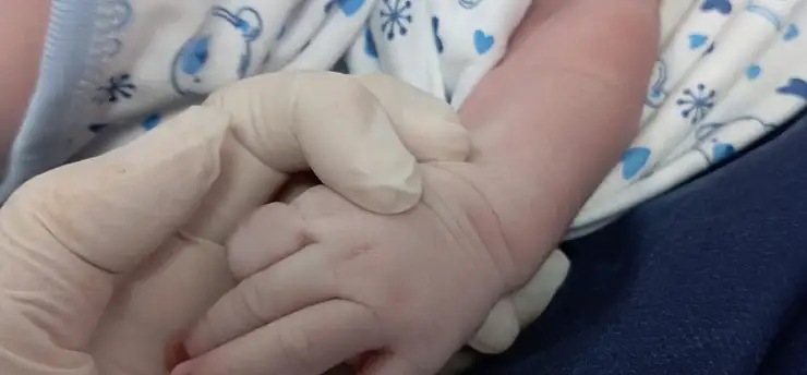 Yolda doğum sancısı başladı, sağlık ekipleri ambulansı doğumhaneye çevirdi!
