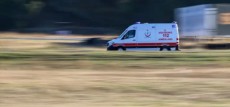 Yön levhası direğine çarpan muhtar hayatını kaybetti