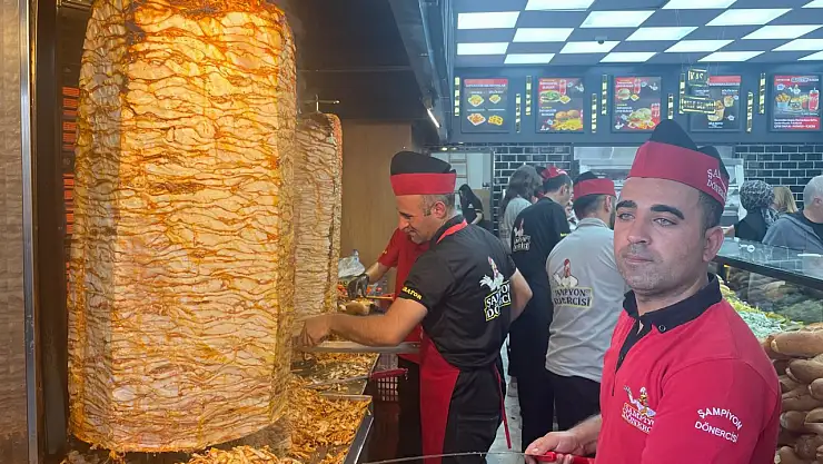 1 liraya satılan tavuk döner ve ayran şaşkına çevirdi