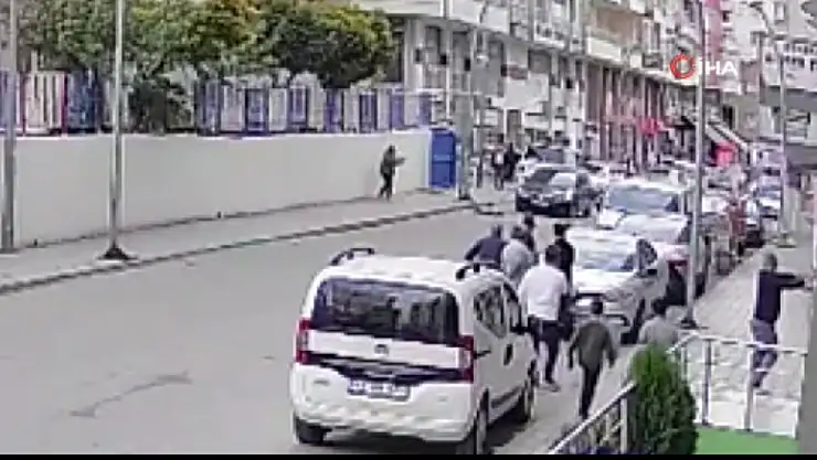 10 yaşındaki çocuğa otomobil çarptı! Durumu ağır