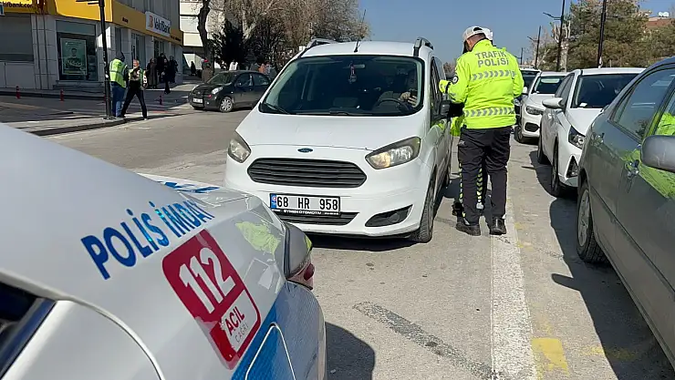 12 saatte  bin 200 araç denetlendi