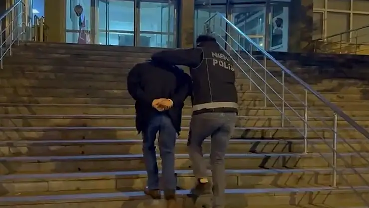 14 yıldan fazla hapis cezasıyla aranan firari yakayı ele verdi!