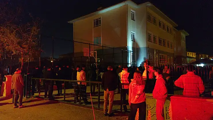 17 yaşındaki genç okul bahçesinde yaşamını yitirdi!