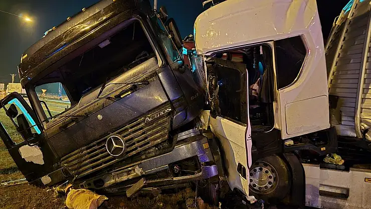 2 TIR çarpıştı 3 kişi yaralandı!