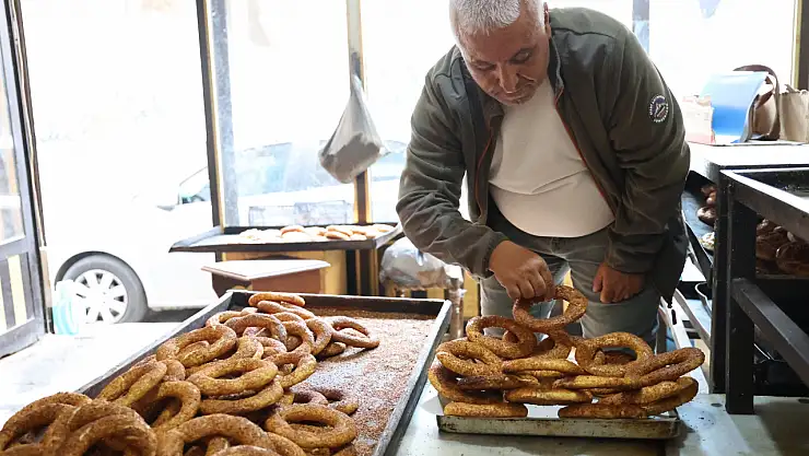 20 yıl simit sattı, 49 yaşında memur oldu! Annesi 'inanmadım' dedi