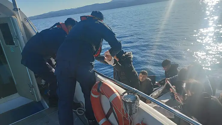 21 kaçak göçmeni yakaladı, 46 göçmeni kurtardı