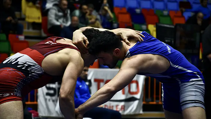 23 Yaş Altı Serbest Güreş Türkiye Şampiyonası, Konya'da sürüyor