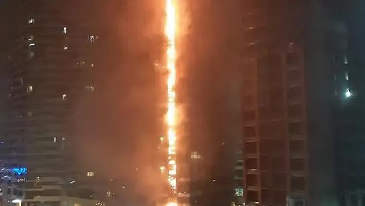 24 katlı rezidansta büyük yangın!