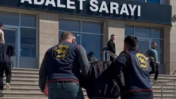 25 yıldan hapis cezası bulunuyordu: Yakayı ele verdi!