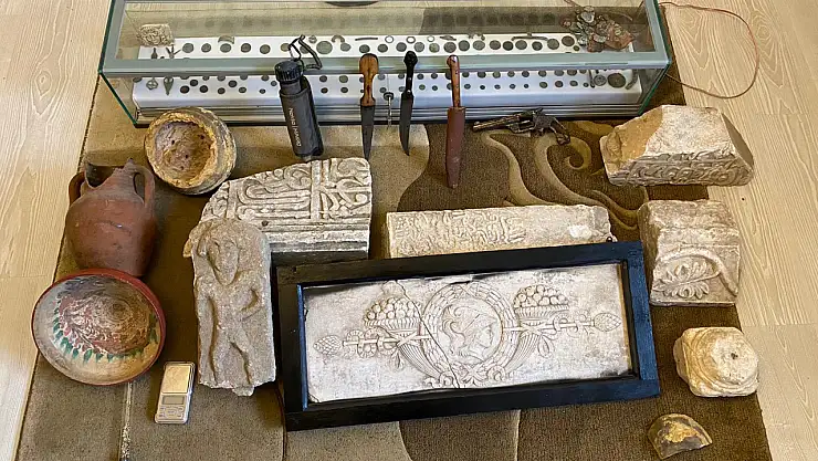 250'yi aşkın tarihi eserin ele geçirildiği operasyonda 2 şüpheli yakalandı