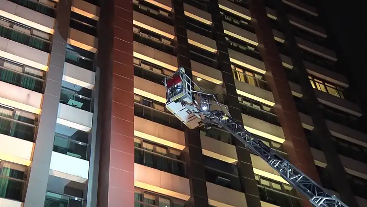 27 katlı otelde yangın paniği: 4 kişi hastaneye kaldırıldı