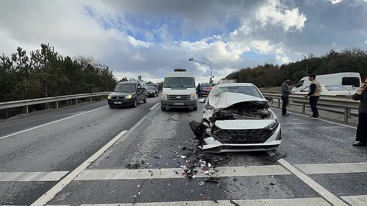 3 araç birbirine girdi: 1 yaralı