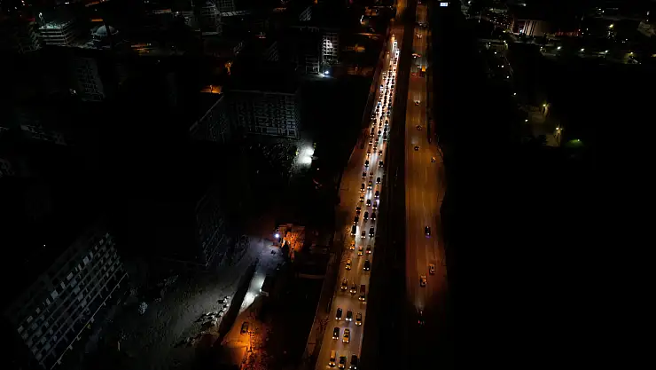 3 aracın karıştığı zincirleme kazada 5 kişi yaralandı!