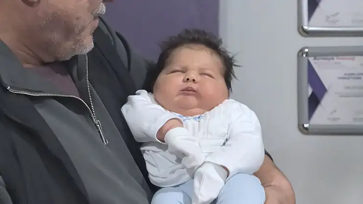 37 haftalık doğdu ama tam 6 kilo 150 gram: Ali Atilla bebek rekor kırdı!