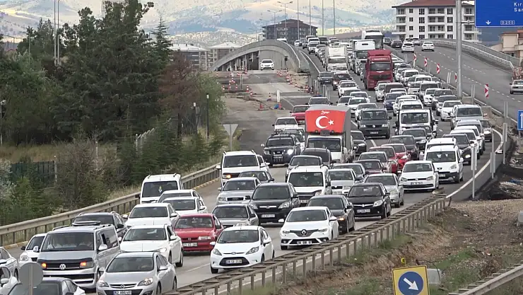 43 ilin geçiş güzergahında kuvvetli yağış etkili oldu