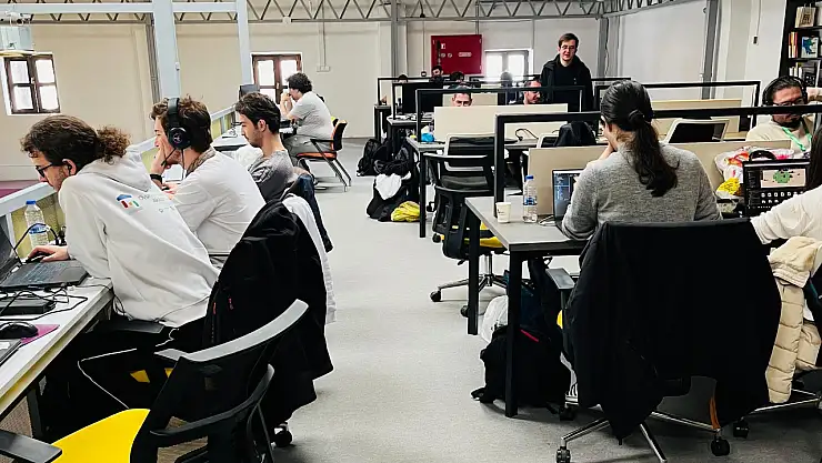 48 saat süren aralıksız oyun geliştirdiler