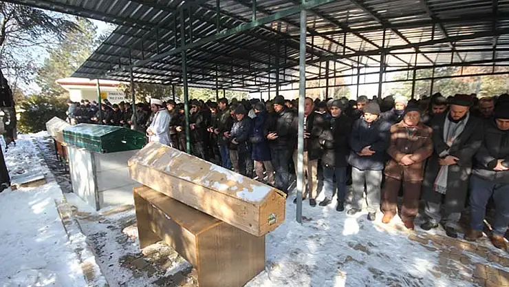 5 kişilik Başlar ailesi Konya'da toprağa verildi