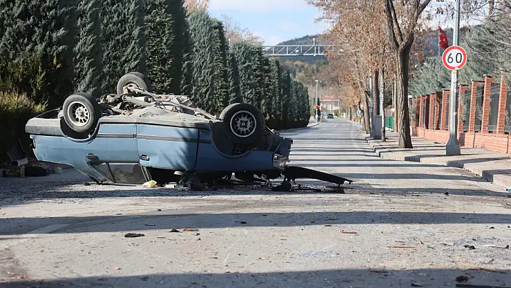 50 günde 5 trafik cezası yiyen sürücünün kullandığı araç takla attı: 2 yaralı