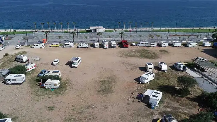 Antalya'da otellerin kapalı olması onlara engel değil