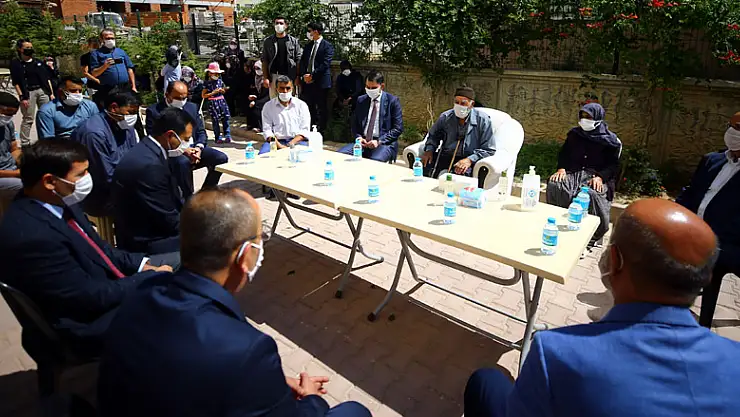 Bakan Kurum'dan Oflaz ailesine taziye ziyareti
