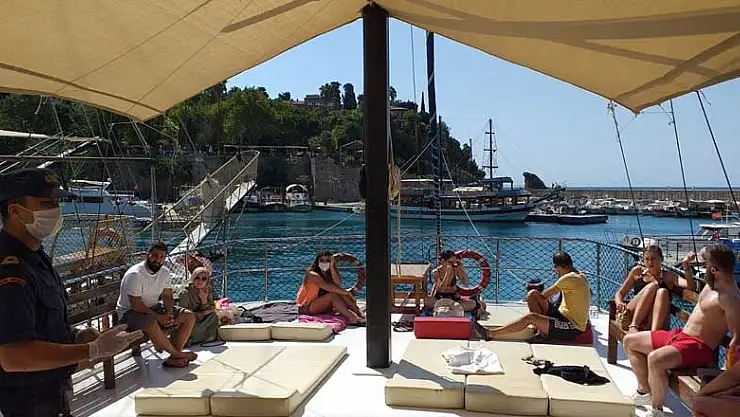 Koronavirüsün buluşma merkezi olarak anılan Antalya'nın içinde bulunduğu bölgede vakalar artık 3 haneli