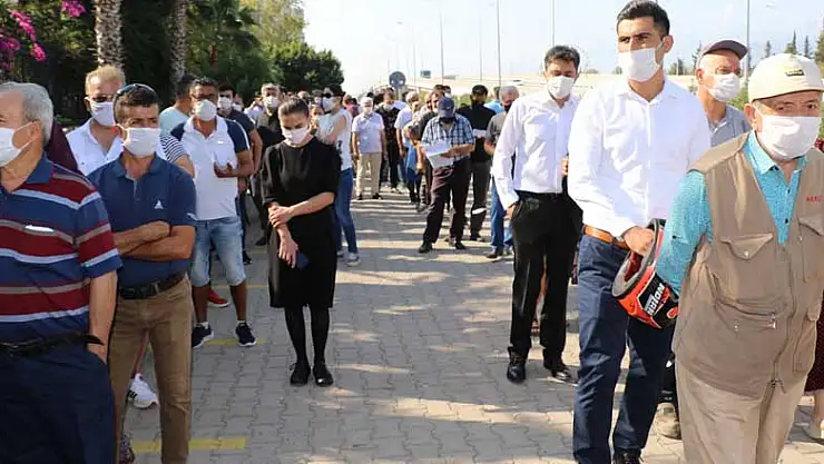 Antalya'da koronavirüse karşı HES kodu zorunluluğu metrelerce kuyruğa neden oldu! Güvenlik güçleri önlem aldı