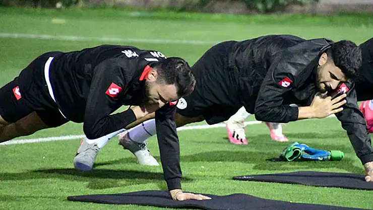 Konyaspor'da Denizli mesaisi başladı