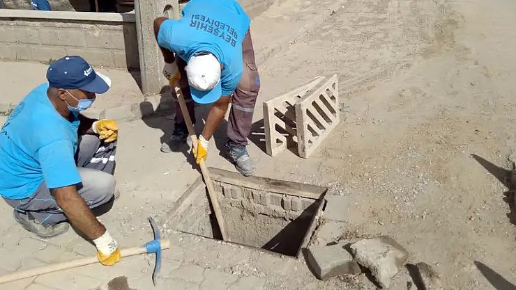 Konya Beyşehir'de sonbahar yağışları öncesi mazgallar temizlendi
