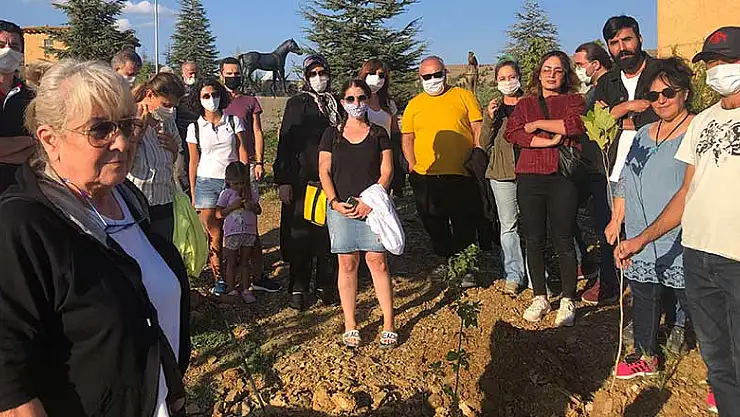 Konya'nın sanat merkezi Sonsuz Şükran Köyü'nde Attila İlhan'ın anısına fidan dikildi