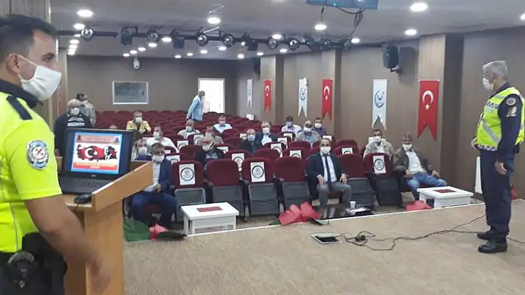 Konya'nın Yunak ilçesinde servis şoförlerine eğitim