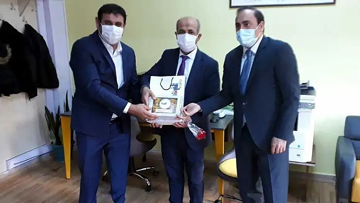 Konya Hüyük Kaymakamı ve belediye başkanından okullara ziyaret