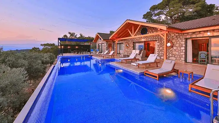 Antalya'da koronavirüs salgını turizmi 12 aya çıkardı