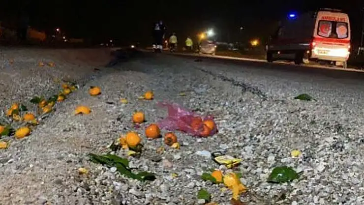 Konya'da işten eve dönen adama minibüs çarptı! Geriye etrafa saçılan meyveler kaldı