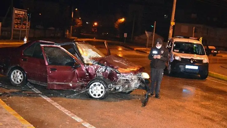 Konya Kulu'da trafik kazası: 2 sürücü de yaralı
