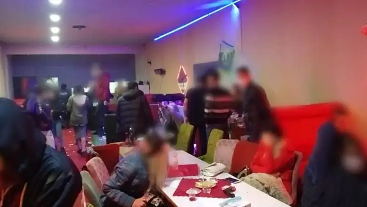 Konya polisi ceza yazmaktan bıktı onlar eğlenceden bıkmadı! Yine tüm yasaklar çiğnendi