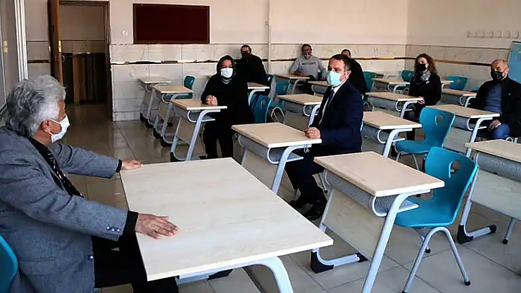 Konya Meram Anadolu Lisesi mezunları 23 yıl sonra okullarını güzelleştirdi